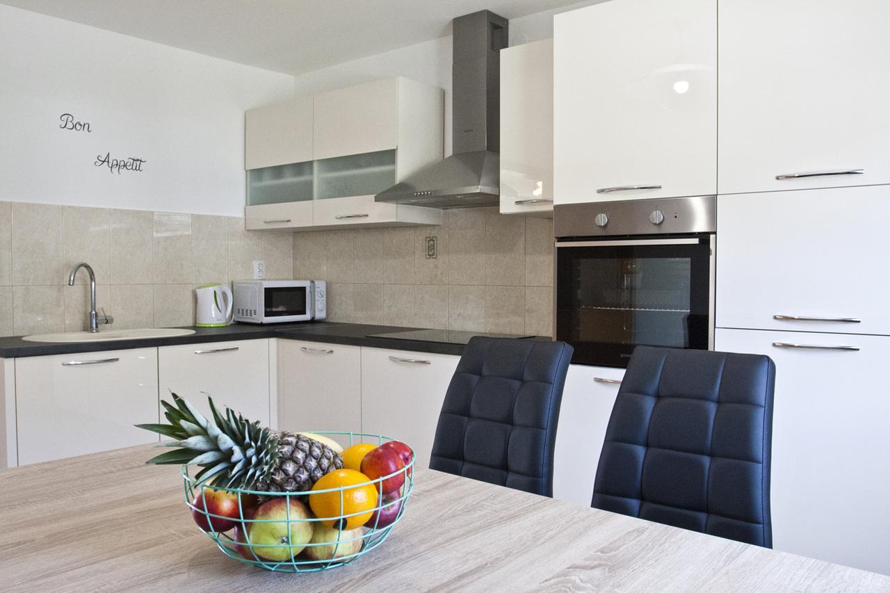 Apartment Noel Kastela Bagian luar foto